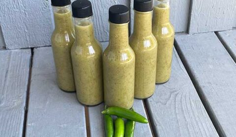 Green hot chili sauce